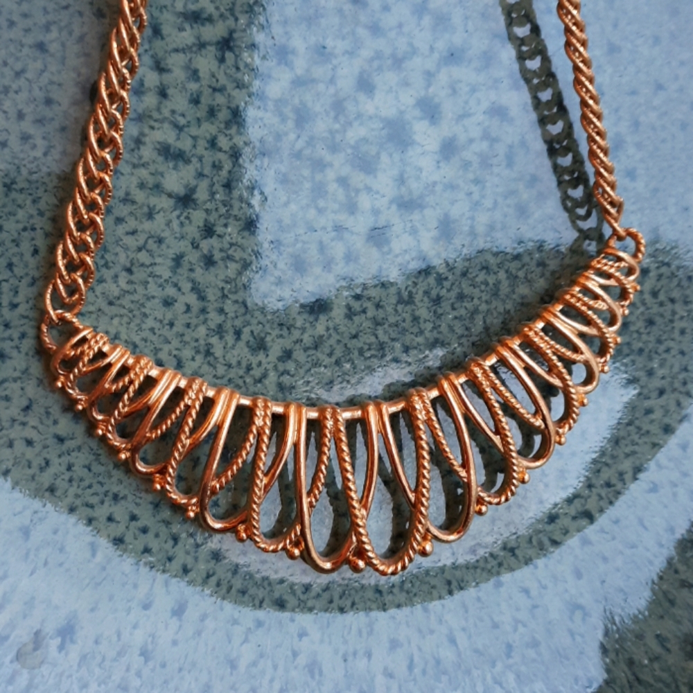 Adjustable length gold necklace